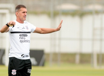 Tcnico Vagner Mancini comandou o ltimo treino antes da estreia contra o River Plate-PAR