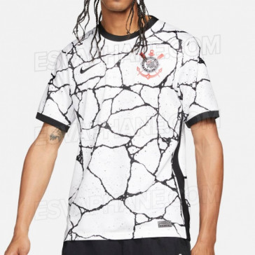 Camisa tem detalhes em alusão às ruas