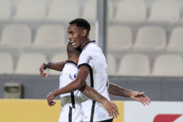 Cau� comemorando seu gol contra o Huancayo, pela Copa Sul-Americana