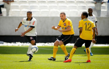 Marcelinho Carioca também marcou na inauguração do estádio