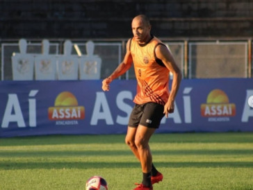 Roger, centroavante que passou pelo Corinthians em 2018,  titular da Inter de Limeira