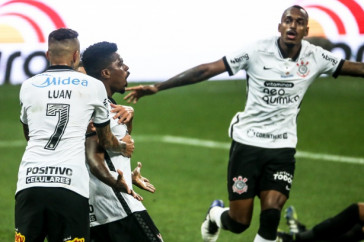 Raul comemorando seu gol contra a Inter de Limeira, pelo Paulist�o 2021