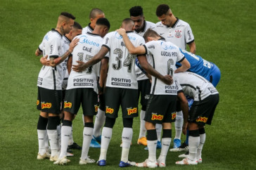 Jogadores durante D�rbi entre Corinthians e Palmeiras, na Neo Qu�mica Arena