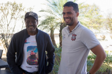 Z Maria, o pai, e Fernando Lzaro, o filho, durante encontro no CT do Corinthians em 2016
