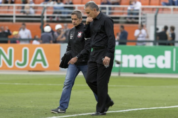 Sylvinho voltou ao Corinthians em 2013 para ser assistente de Tite
