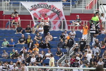 Torcedores do Corinthians que moram nos EUA durante uma das participaes do clube na Florida Cup