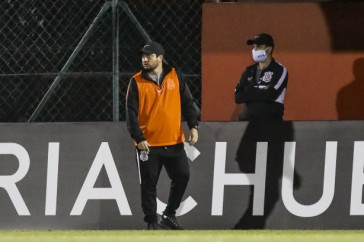 Treinador Arthur Elias durante jogo contra o S�o Paulo, pelo Brasileir�o Feminino, em Cotia