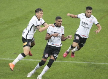 Rodrigo Varanda comemora o gol marcado diante do Palmeiras, na primeira fase do Paulisto, seu ltimo grande momento no Corinthians