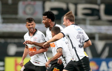 Gil comemora o gol marcado no Dérbi da primeira fase do Paulistão 2020