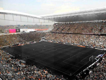 Clube chegou a divulgar que tinha ideia de o gramado do novo estdio, em Itaquera, ter gramado preto; clube rechaou pela negativa da Fifa
