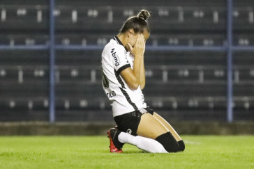 Gabi Portilho chorou aps gol contra o Cruzeiro; jogadora homenageou a av, que faleceu recentemente