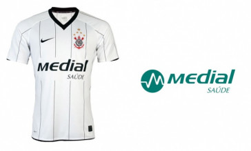 Medial Sade foi patrocinadora do Corinthians em 2008; operadora de sade, porm, teve de trocar a cor de sua logomarca