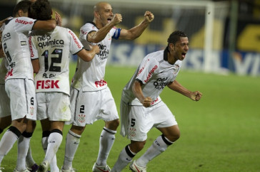 Corinthians estreou na Libertadores com empate em 1 a 1 com o Deportivo Tchira
