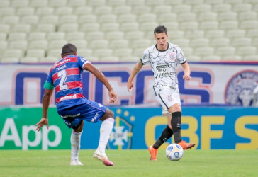 Mateus Vital durante jogo entre Corinthians e Fortaleza, no Castel�o, pelo Campeonato Brasileiro