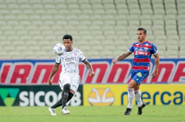 Zagueiro Gil durante jogo entre Corinthians e Fortaleza, no Castel�o, pelo Campeonato Brasileiro