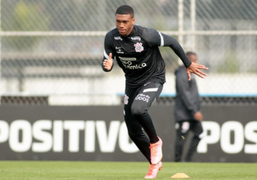 O centroavante Felipe Augusto também segue em ritmo forte no Corinthians