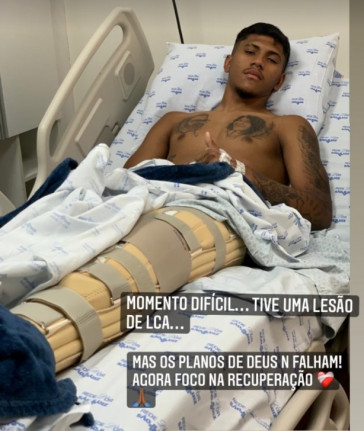 Postagem de Gabriel Góes após procedimento cirúrgico no joelho nesta terça-feira