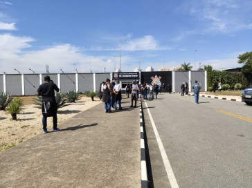 Torcedores do Corinthians no CT Joaquim Grava nesta quarta-feira