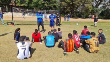 Thiago Sabino e Edson Jnior so os dois professores do Projeto Social Ser Goleiro