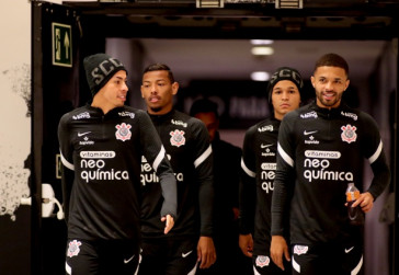 Gabriel Pereira, Ruan Oliveira, Adson e Vitinho nos corredores da Neo Qumica Arena