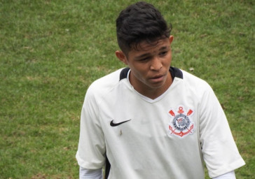 Adson aos 16 anos jogando no Sub-17 do Corinthians