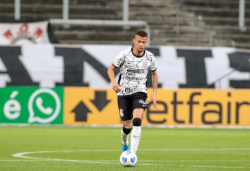 Jo�o Victor atuando no jogo entre Corinthians e Juventude, pelo Campeonato Brasileiro