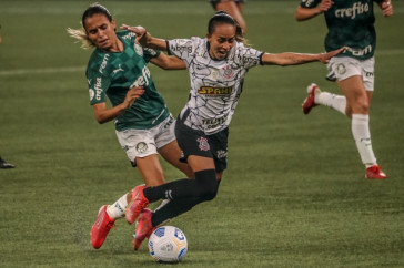 Adriana durante partida entre Corinthians e Palmeiras, pelo Brasileir�o Feminino