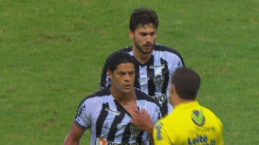 Hulk protagonizou confusão e foi expulso na derrota do Atlético para o Cruzeiro