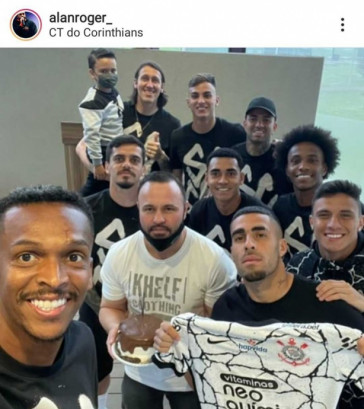 Willian participou do culto com os jogadores do Corinthians