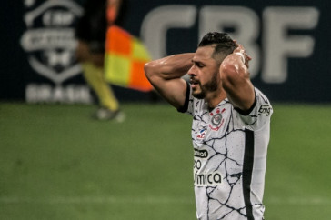 Giuliano lamenta chance perdida no jogo entre Corinthians e Am�rica-MG