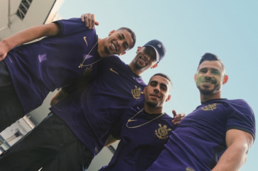 GP, João Victor, Gabriel e Giuliano com a nova camisa do Corinthians