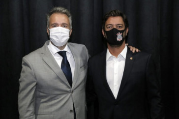 Heroi Vicente, diretor jurdico, e Duilio Monteiro Alves, presidente, durante a posse no Parque So Jorge, no dia 4 de janeiro