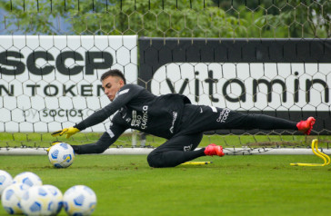 Matheus Donelli, possível titular contra a Chapecoense, no CT Joaquim Grava