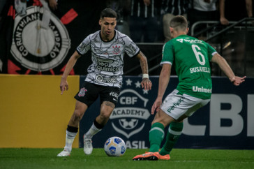 Gabriel Pereira atuando no jogo entre Corinthians e Chapecoense na Neo Qu�mica Arena