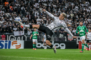 R�ger Guedes atuando no jogo entre Corinthians e Chapecoense, pelo Brasileir�o