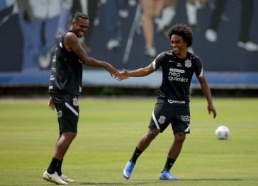 J� e Willian voltam aos treinos ap�s o Corinthians vencer o Fortaleza