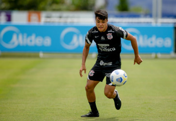 Roni de volta aos treinamentos no Centro de Treinamentos do Corinthians
