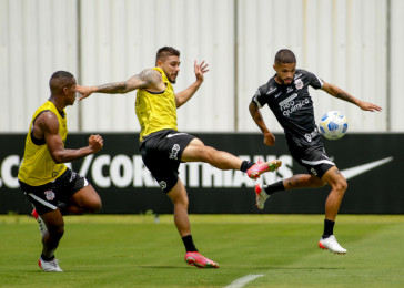 Xavier, Jo�o Pedro e Vitinho de volta aos treinamentos no Centro de Treinamentos do Corinthians
