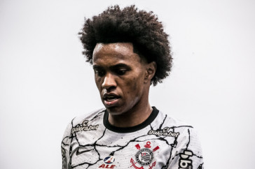 Ap�s les�o, Willian fez sua reestreia no jogo entre Corinthians e Santos