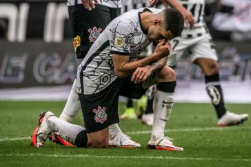 Gabriel comemorando seu gol no jogo entre Corinthians e Santos, na Neo Qu�mica Arena