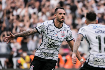 Renato Augusto fez o �nico gol do Corinthians no jogo contra o Gr�mio na Neo Qu�mica Arena