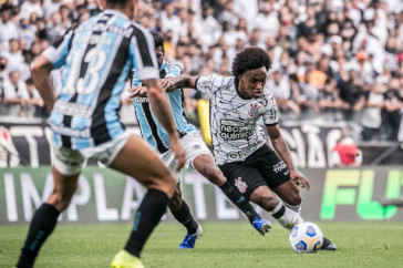 Willian durante jogo entre Corinthians e Gr�mio, pelo Campeonato Brasileiro, na Neo Qu�mica Arena