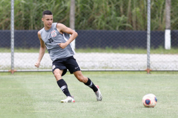 Matheus Arajo  um dos nomes do Corinthians a serem observados para uma possvel ida ao profissional durante a temporada