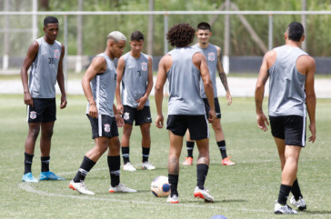 Robert, Pedrinho, Pedro, Reginaldo e Lo Man no ltimo treino do Corinthians antes da estreia na Copinha