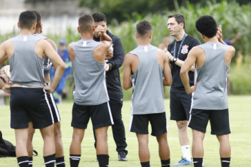 Diogo Siston comanda treinamento preparat�rio para pr�ximo duelo pela Copinha