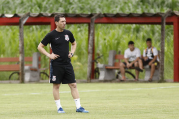 Diogo Siston prepara a base corinthians para pr�ximo jogo pela Copinha, contra o River-PI