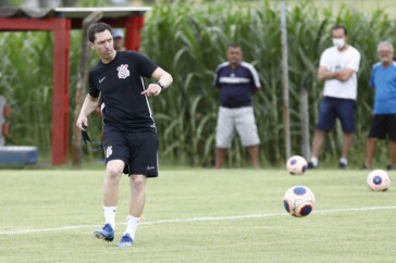 Diogo Siston prepara a equipe Sub-20 para o pr�ximo jogo da Copinha