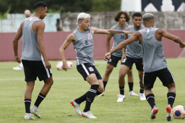 Ryan e companheiros durante treino do Corinthians Sub-20 para pr�ximo jogo pela Copinha