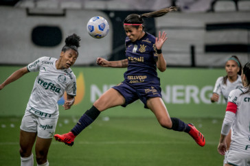 Vic marcou um dos gols do ttulo na final do Brasileiro Feminino 2021 contra o Palmeiras, na Neo Qumica Arena