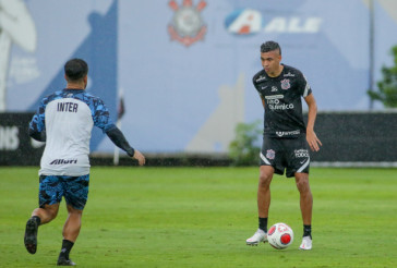 Cantillo jogou o segundo tempo e iniciou o lance que acabou em gol do Corinthians